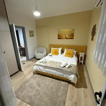 アパート Quiet Corner Apartments, Delijorgji ティラナ