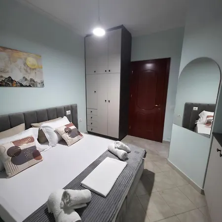 Quiet Corner Apartments, Delijorgji