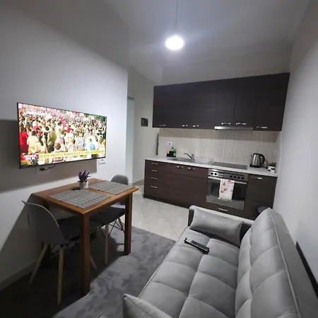 Quiet Corner Apartments, Delijorgji *