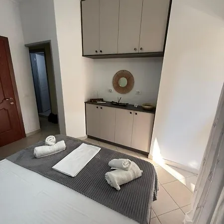 Quiet Corner Apartments, Delijorgji * Tirana