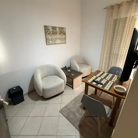 Quiet Corner Apartments, Delijorgji Lägenhet