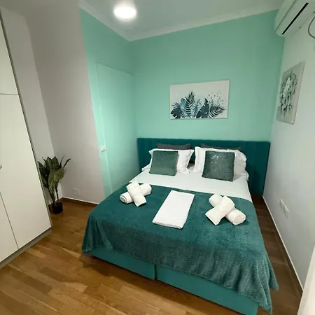Quiet Corner Apartments, Delijorgji *