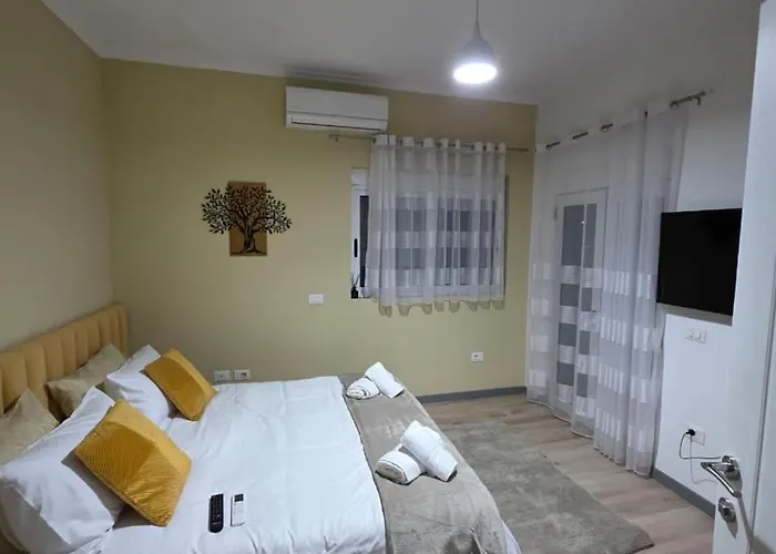 アパート Quiet Corner Apartments, Delijorgji