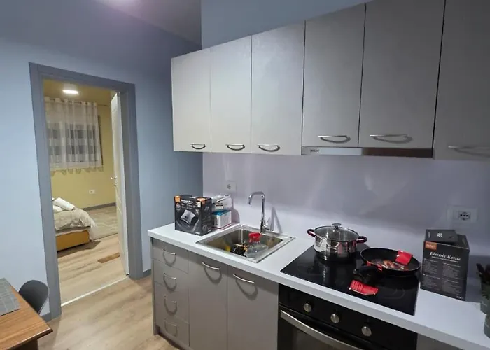 Quiet Corner Apartments, Delijorgji アパート