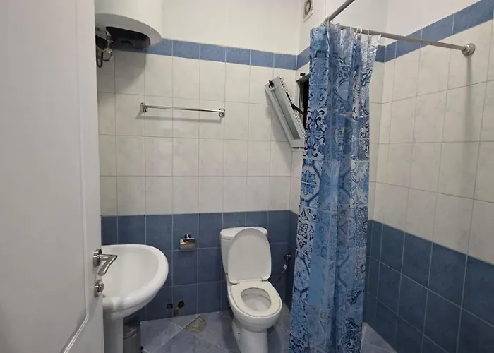 アパート Quiet Corner Apartments, Delijorgji ティラナ